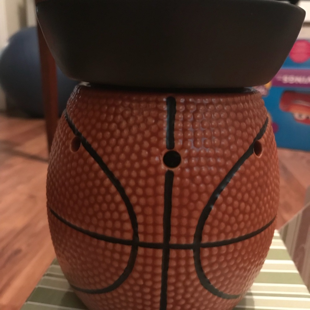 Scentsy full court warmer